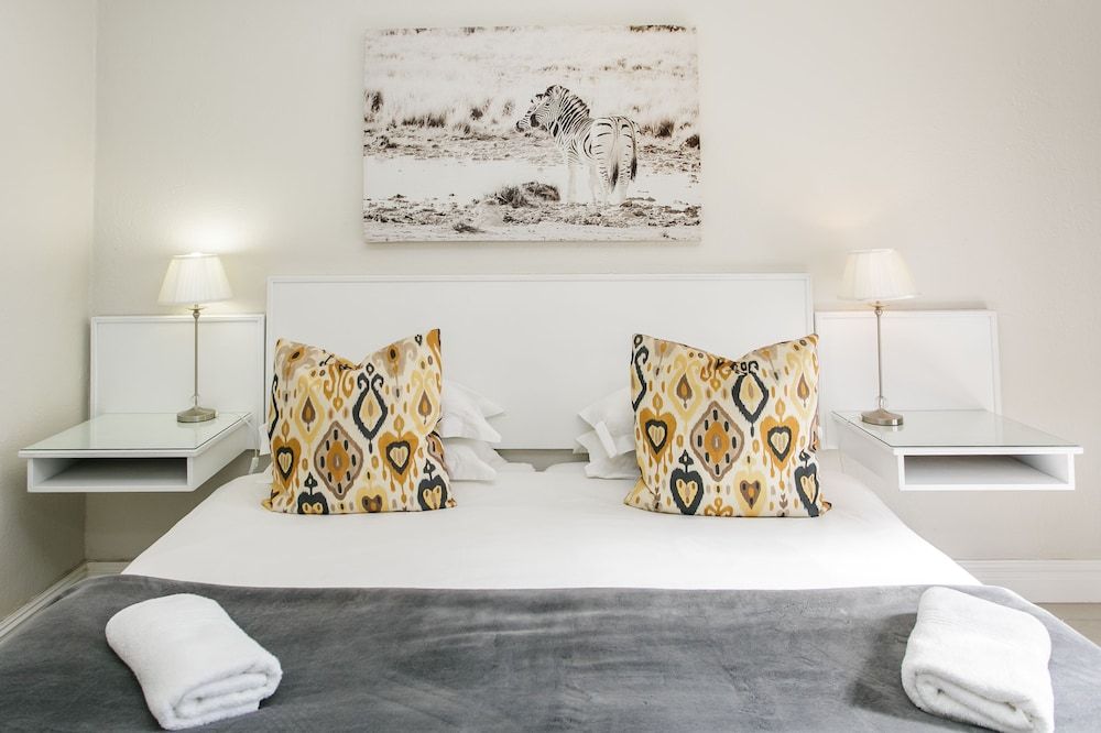 Wagon Wheel Country Lodge Deluxe Room, 1 Bedroom ( Deluxe Room Twin + Couch) 2