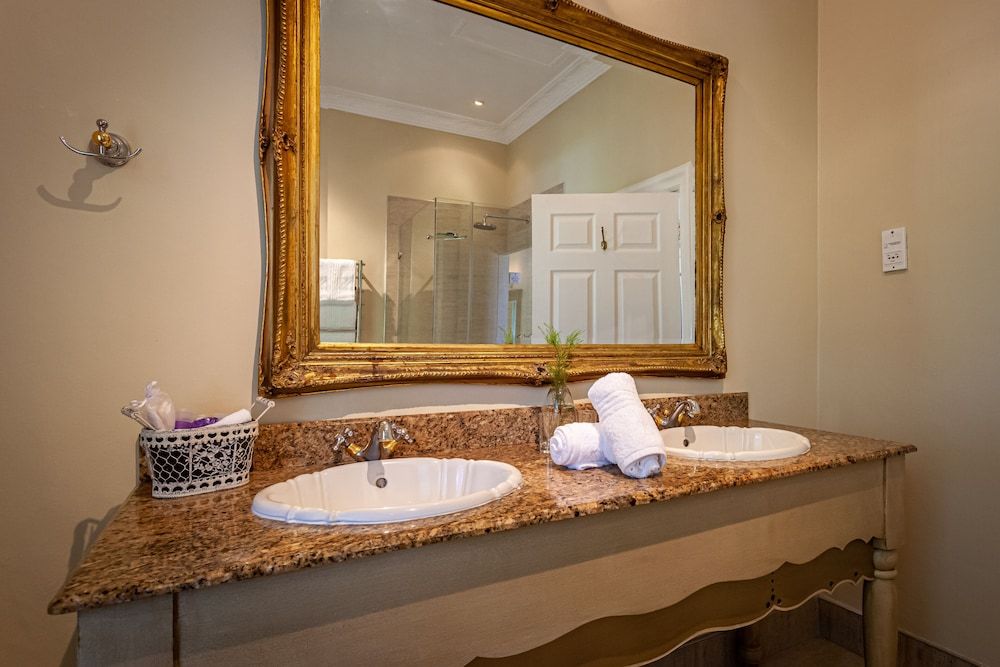 Franschhoek Country House and Villas Luxury Room 6