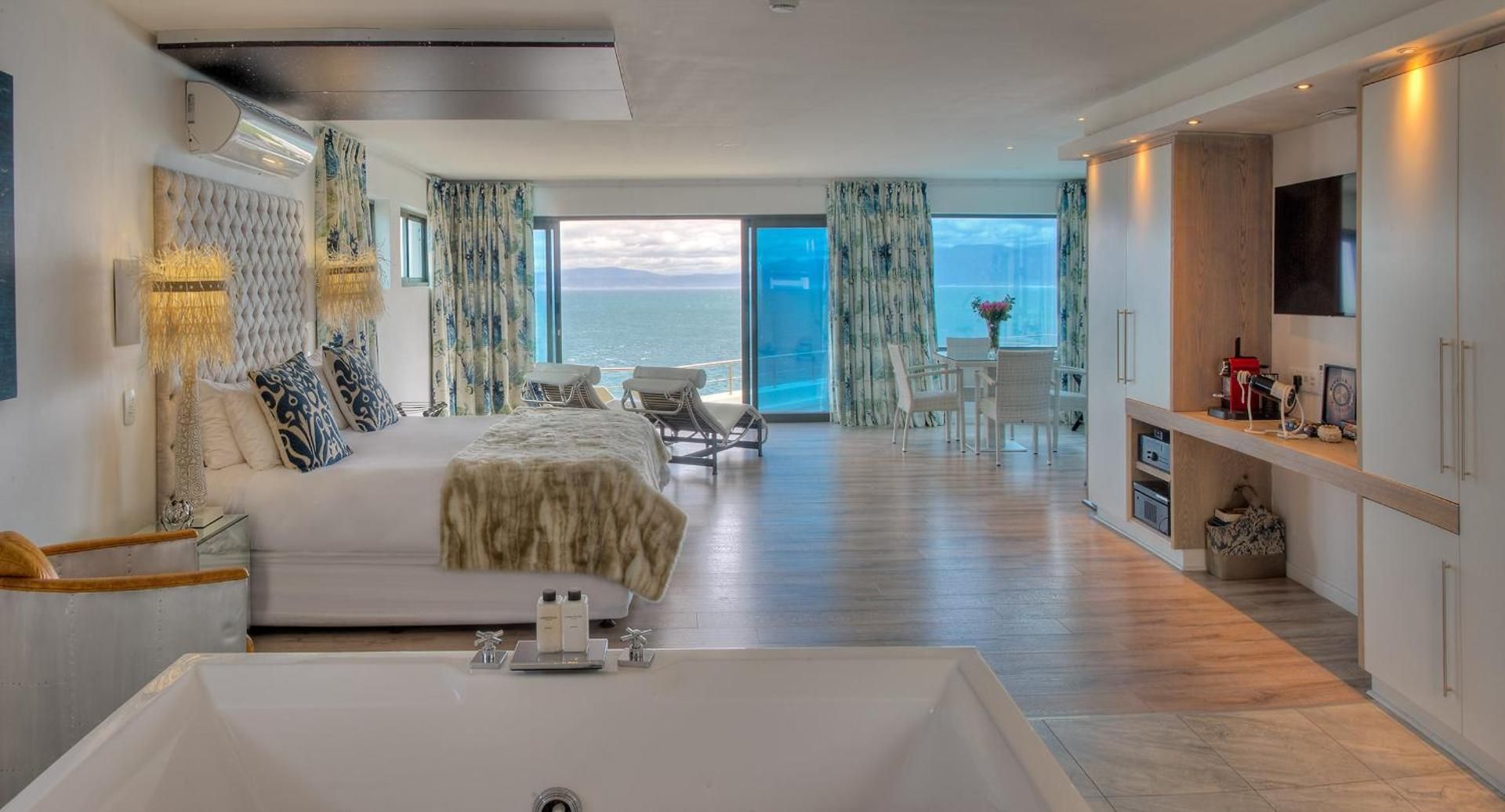 Penthouse Suite with Spa Bath