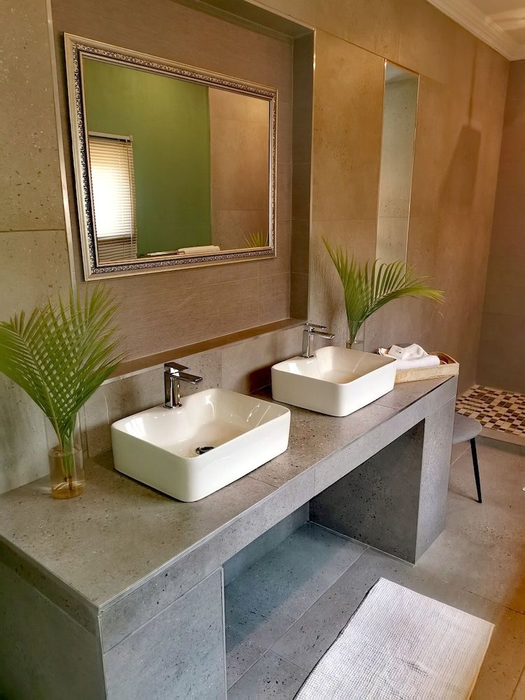 Bambuu Lakeside Lodge Luxury Double Room, Lake View 7