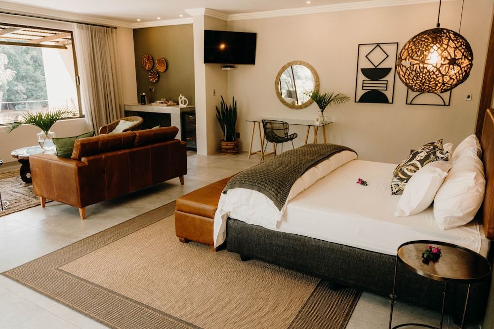 Bambuu Lakeside Lodge Luxury Double Room, Lake View 2