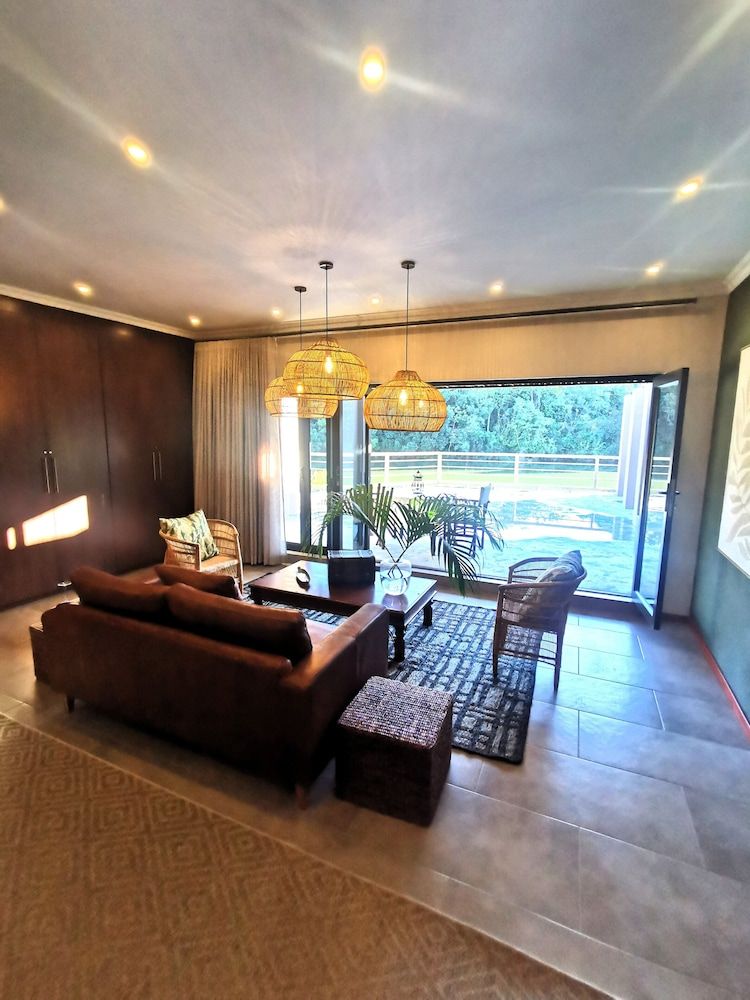 Bambuu Lakeside Lodge Luxury Double Room 7