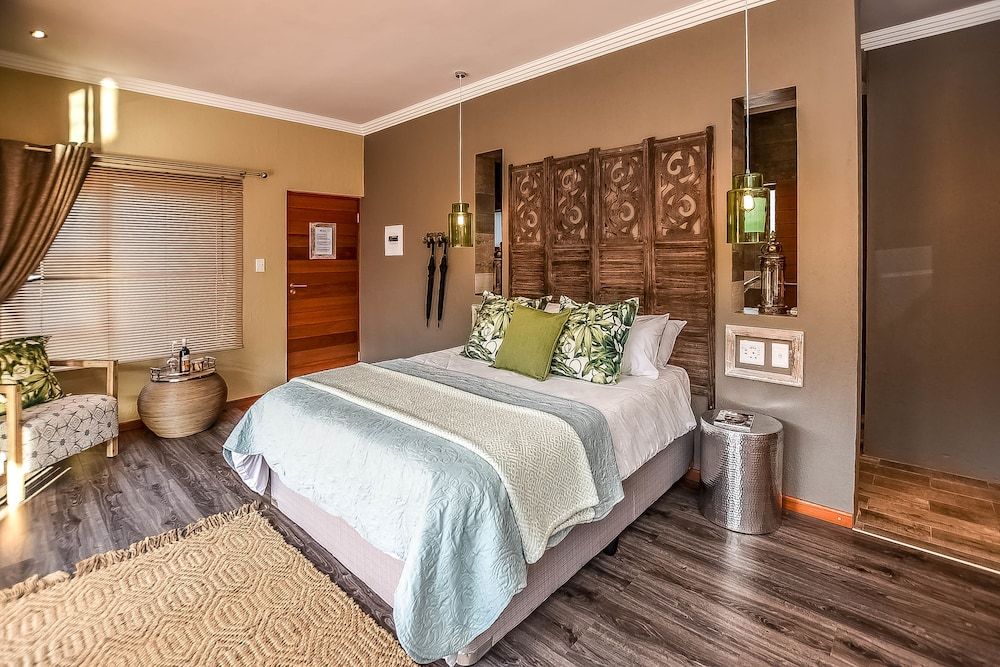 Bambuu Lakeside Lodge Deluxe Double Room, Lake View 3