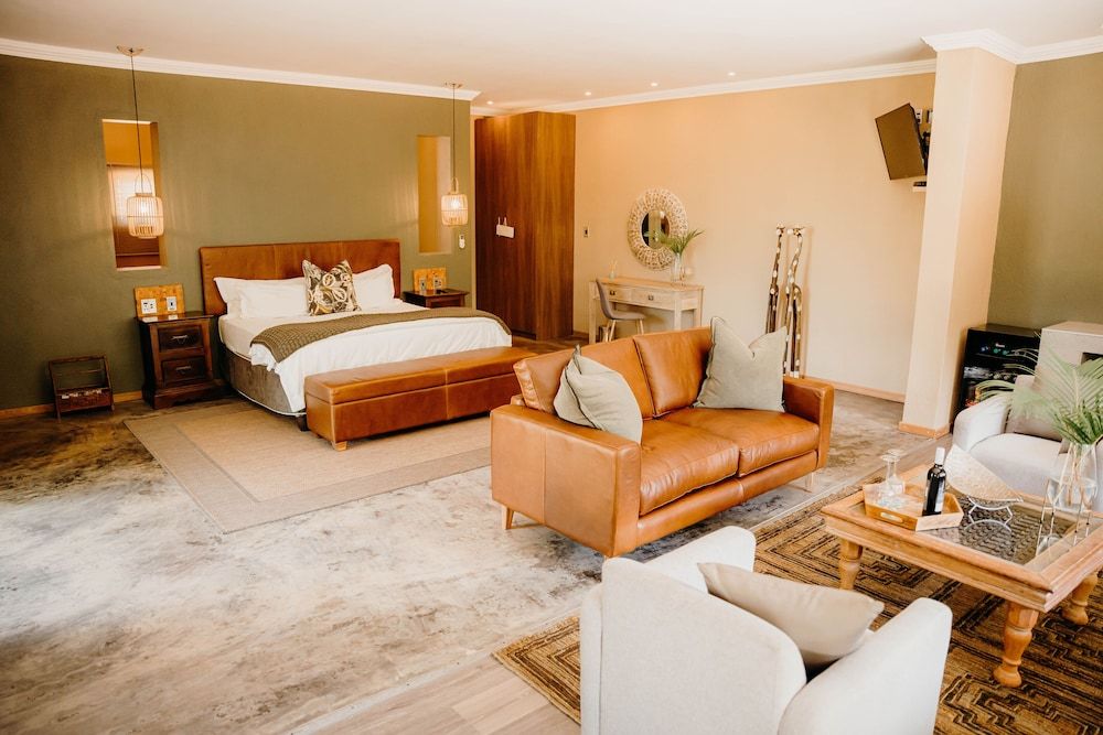 Bambuu Lakeside Lodge Luxury Double Room, Lake View 3