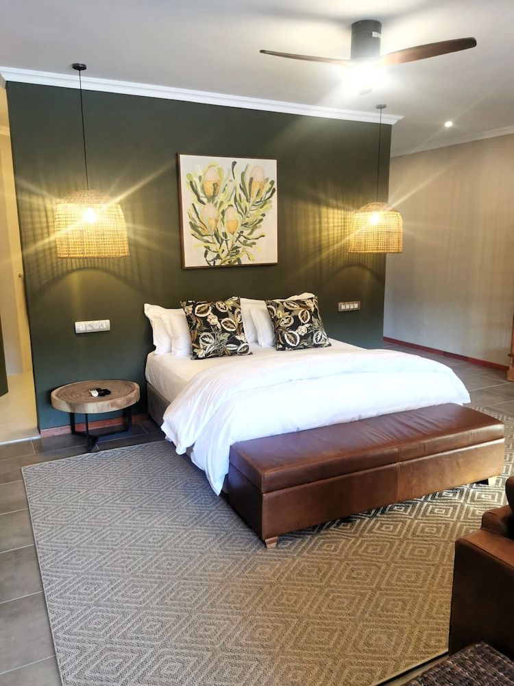 Bambuu Lakeside Lodge Luxury Double Room 3