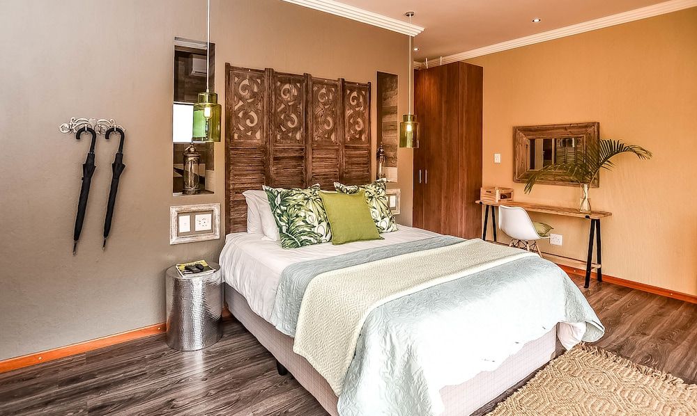 Bambuu Lakeside Lodge Deluxe Double Room, Lake View 2