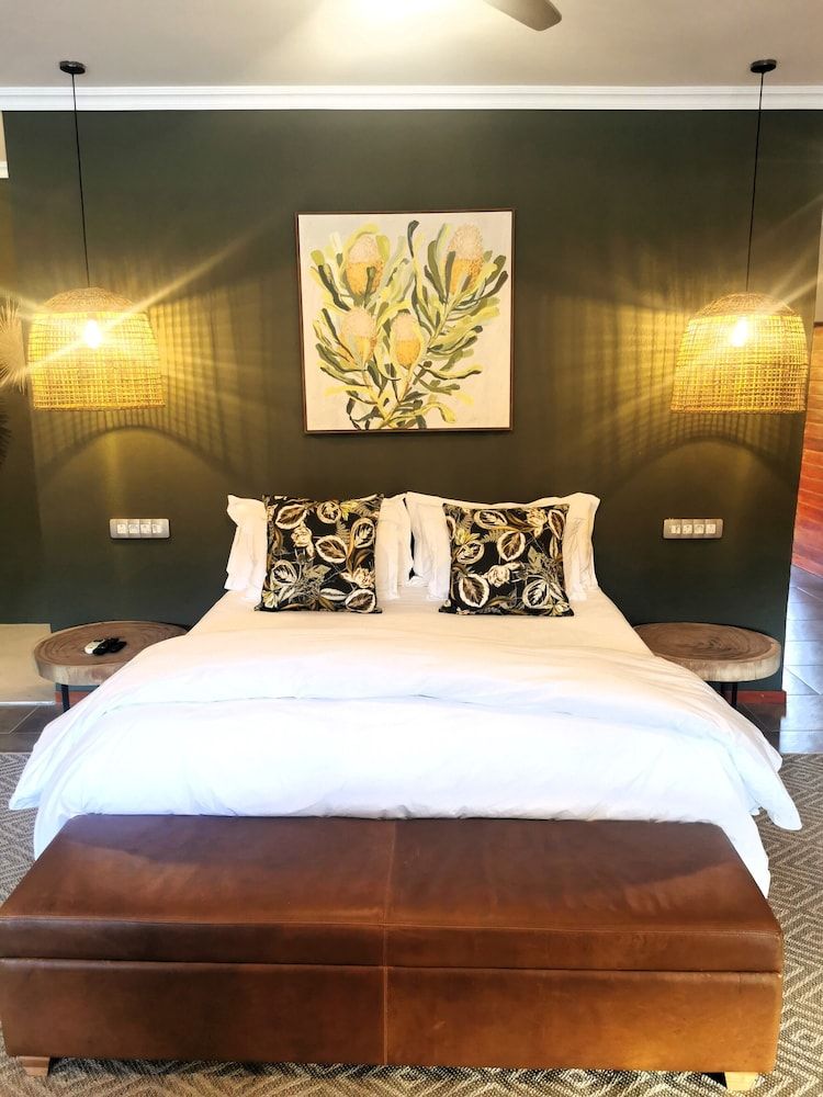 Bambuu Lakeside Lodge Luxury Double Room 4