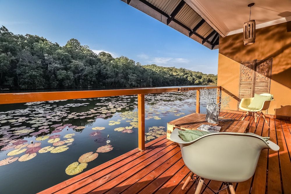 Bambuu Lakeside Lodge Deluxe Double Room, Lake View 4