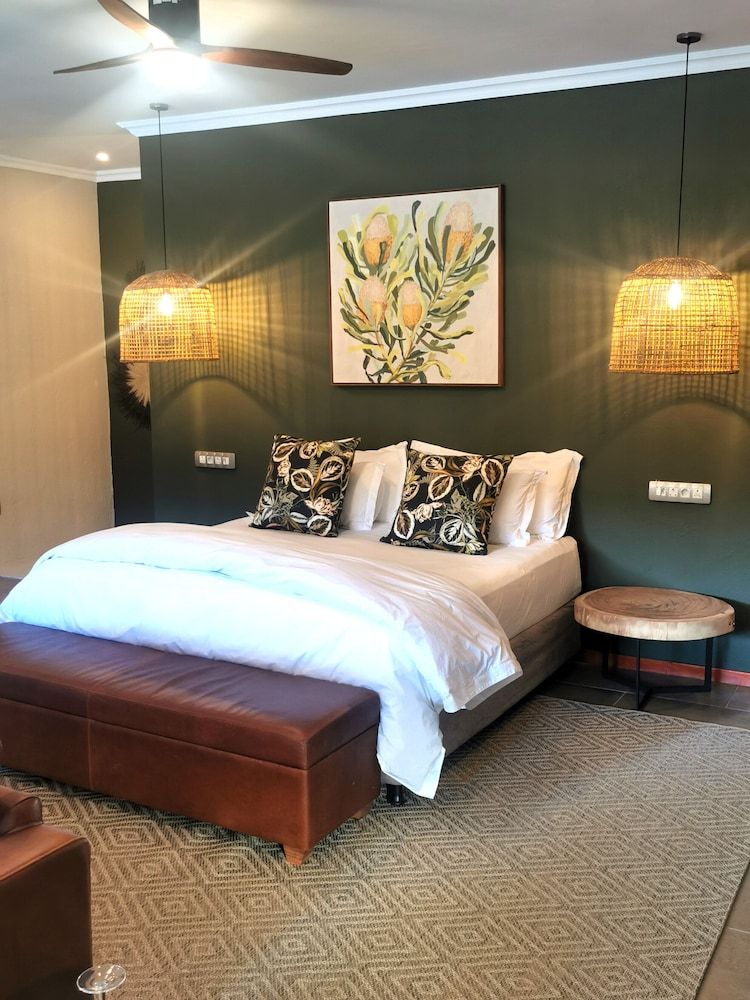 Bambuu Lakeside Lodge Luxury Double Room 2