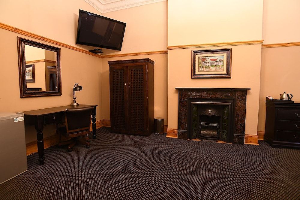 The Halfway House Hotel Superior Room, 1 King Bed 2