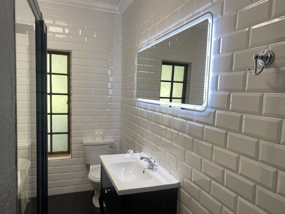 The Halfway House Hotel Standard Room 4