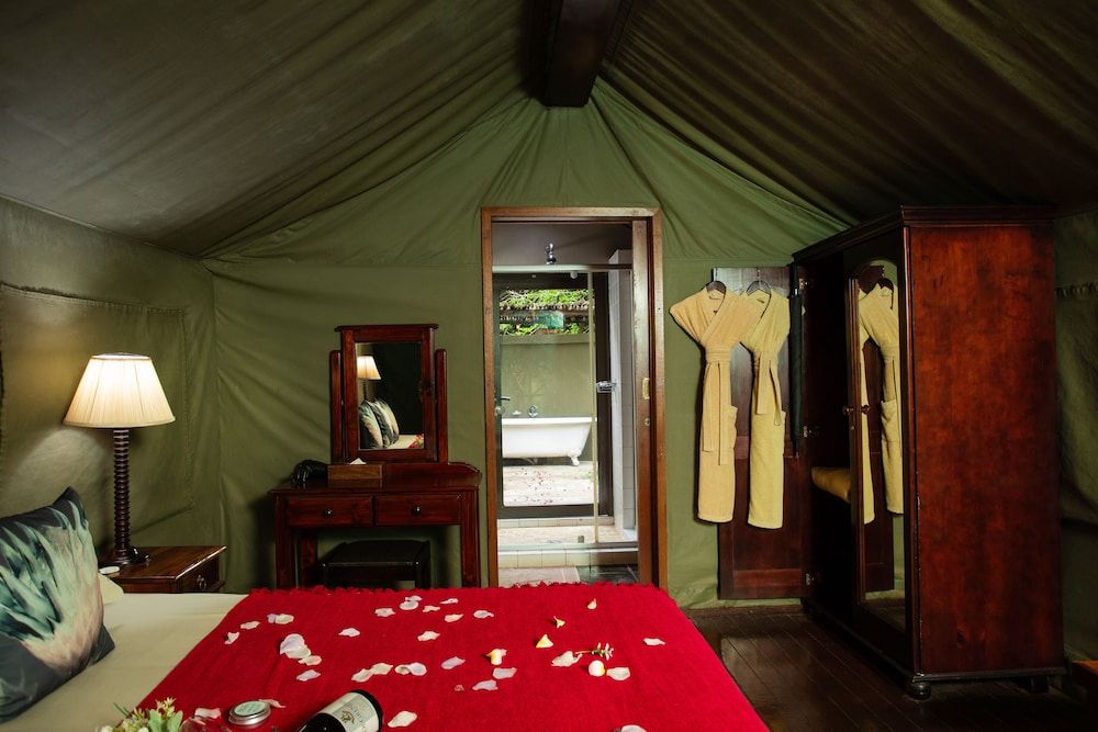 Falaza Game Lodge Luxury tented Accommodation twin 9