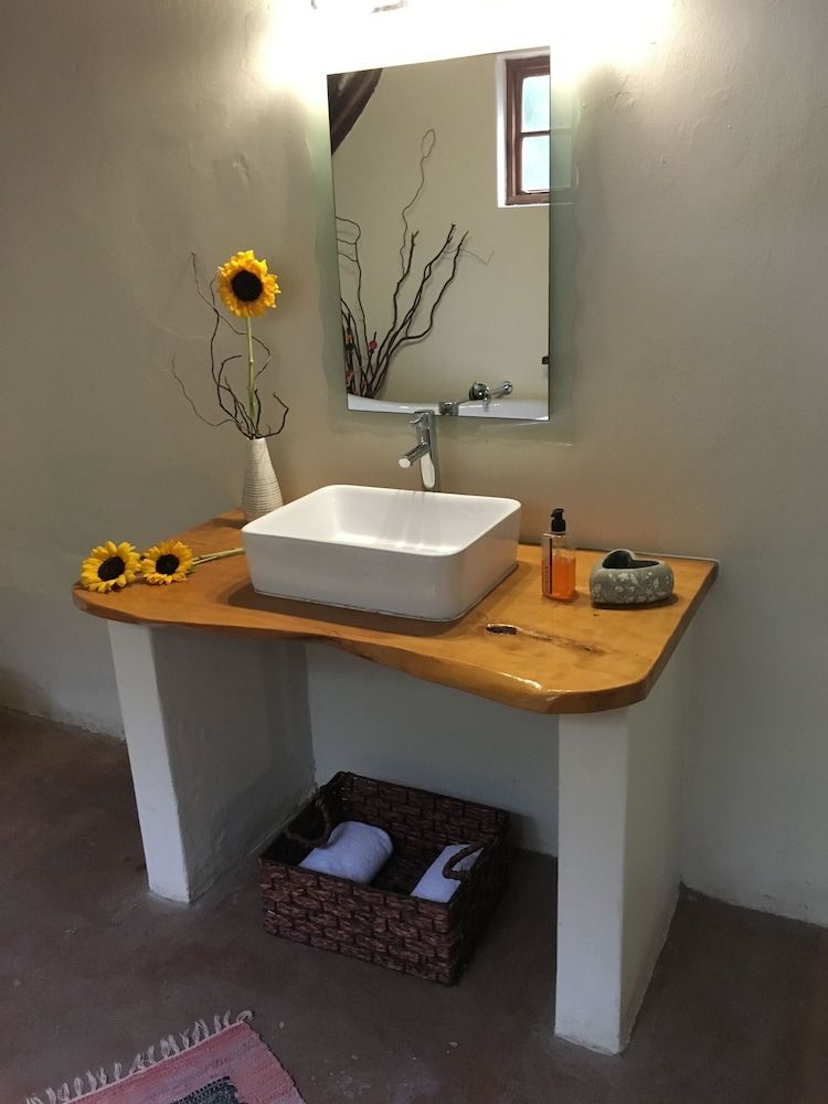 The Birdhouse Luxury King Room Upperdeck 12