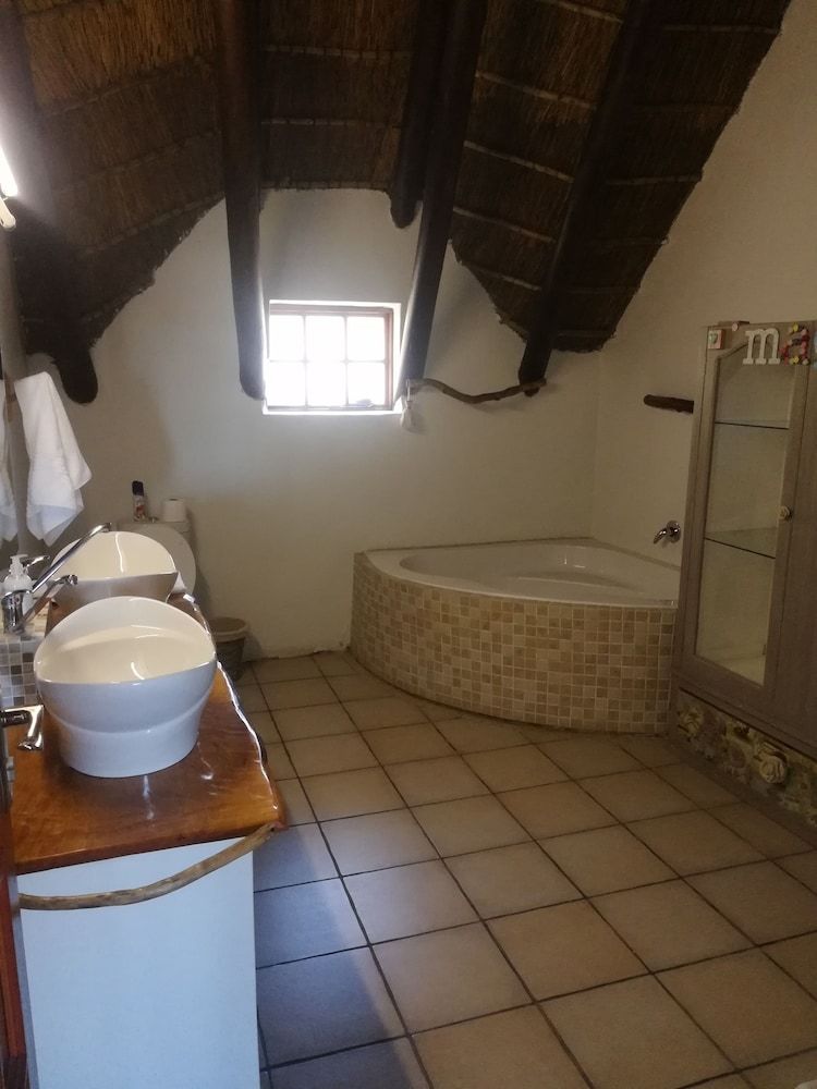 The Birdhouse Luxury Queen Room 4