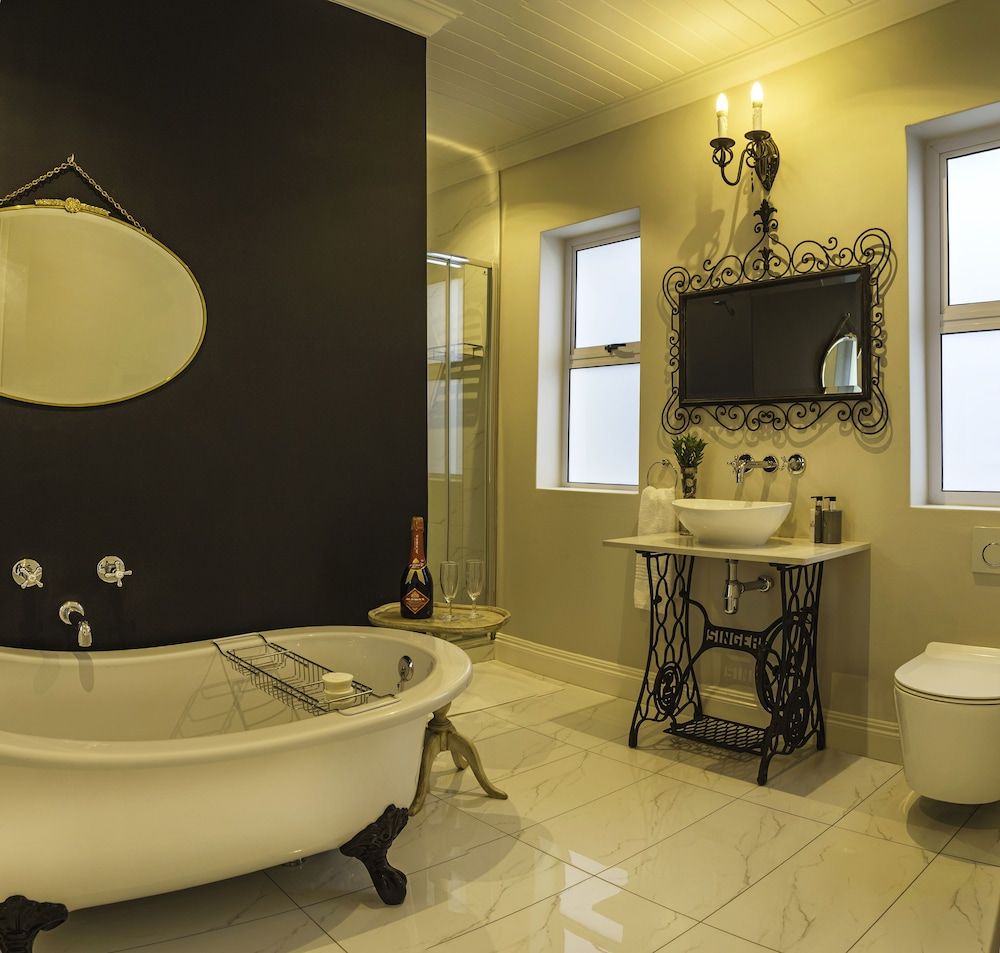 Bright on 5th Guest House Comfort Room, 1 Bedroom (Calla Lily Suite) 2