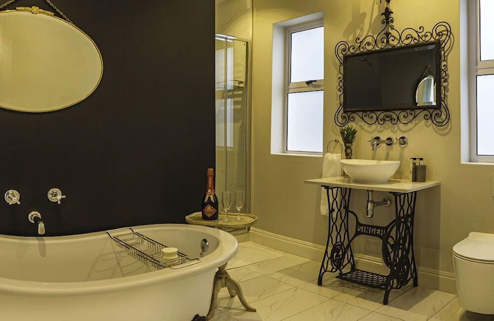 Bright on 5th Guest House Comfort Room, 1 Bedroom (Calla Lily Suite) 3