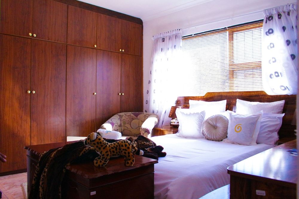 undefined Turningpoint Bed & Breakfast 2