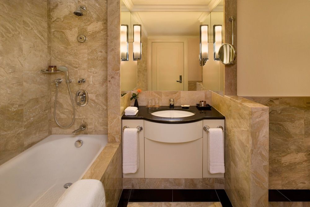 Sheraton Grand Warsaw Classic Room, 2 Twin Beds, Non Smoking 6