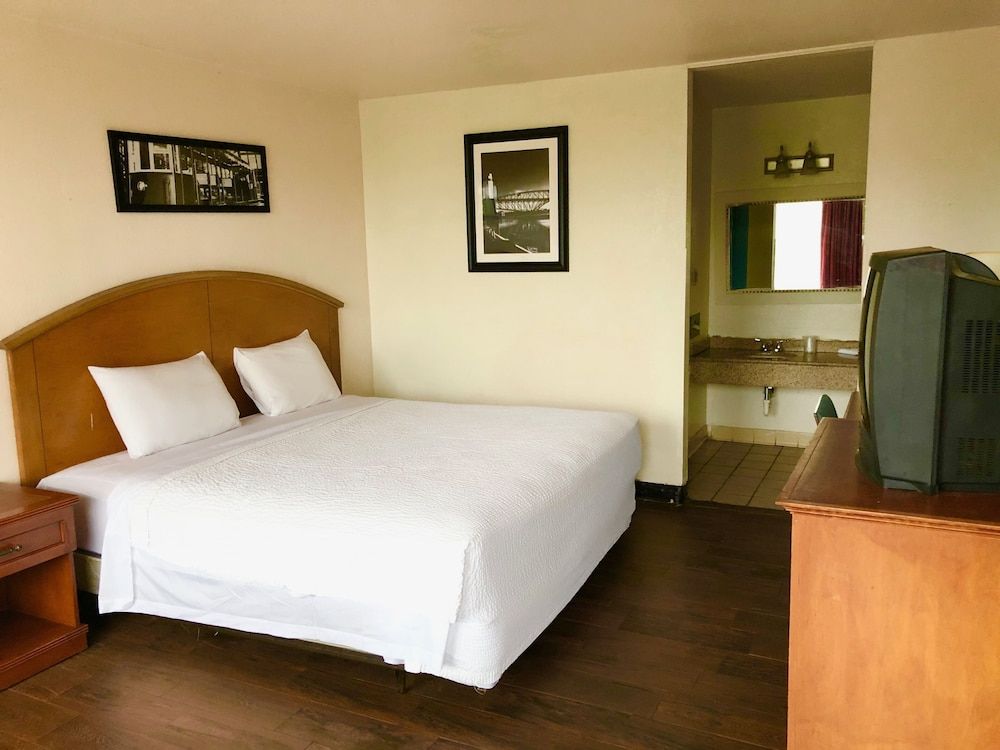 Standard Room, 1 King Bed