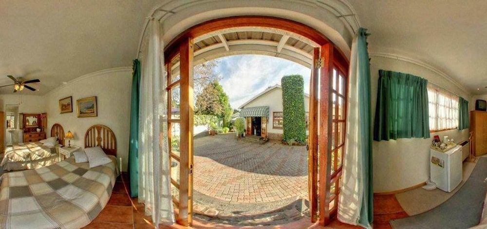 Cosy Den B&B Luxury Guest House Style Anura-Standard Double en-suite shower 3