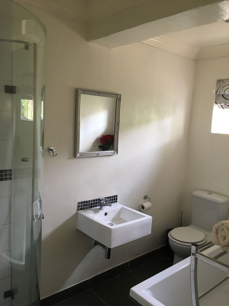 House on Morninghill Standard Cottage 9