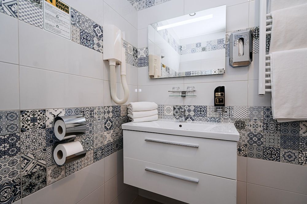 Hotel Union Standard Double or Twin Room 8