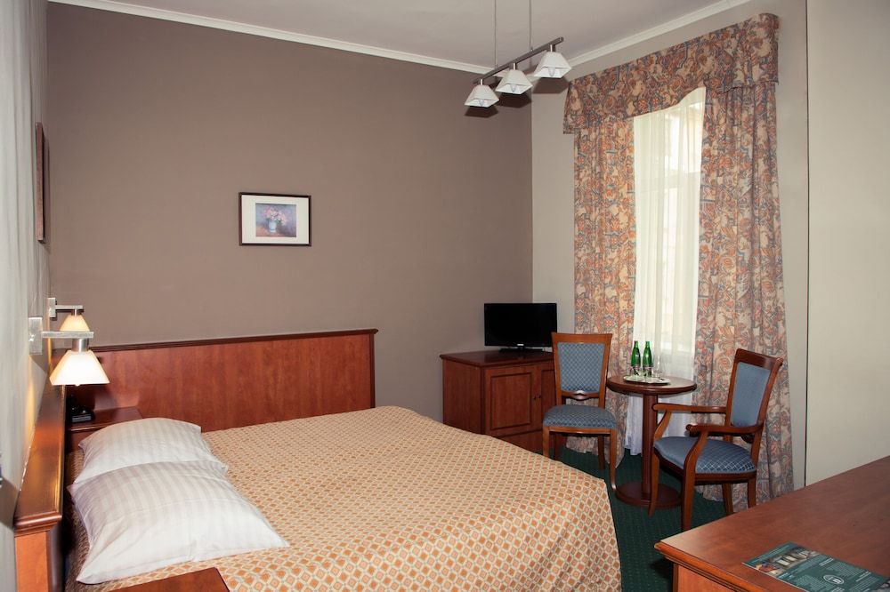 Hotel Union Standard Double or Twin Room 5