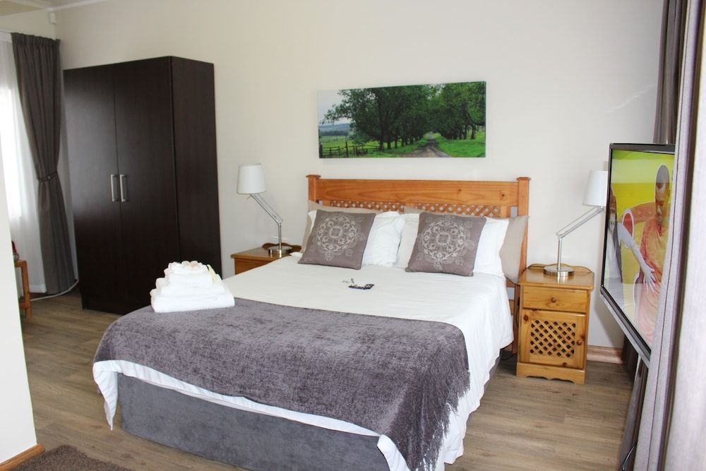 The Pecan Tree Peace Rooms 2