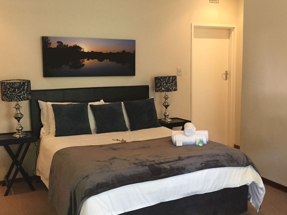 The Pecan Tree Harmony Room