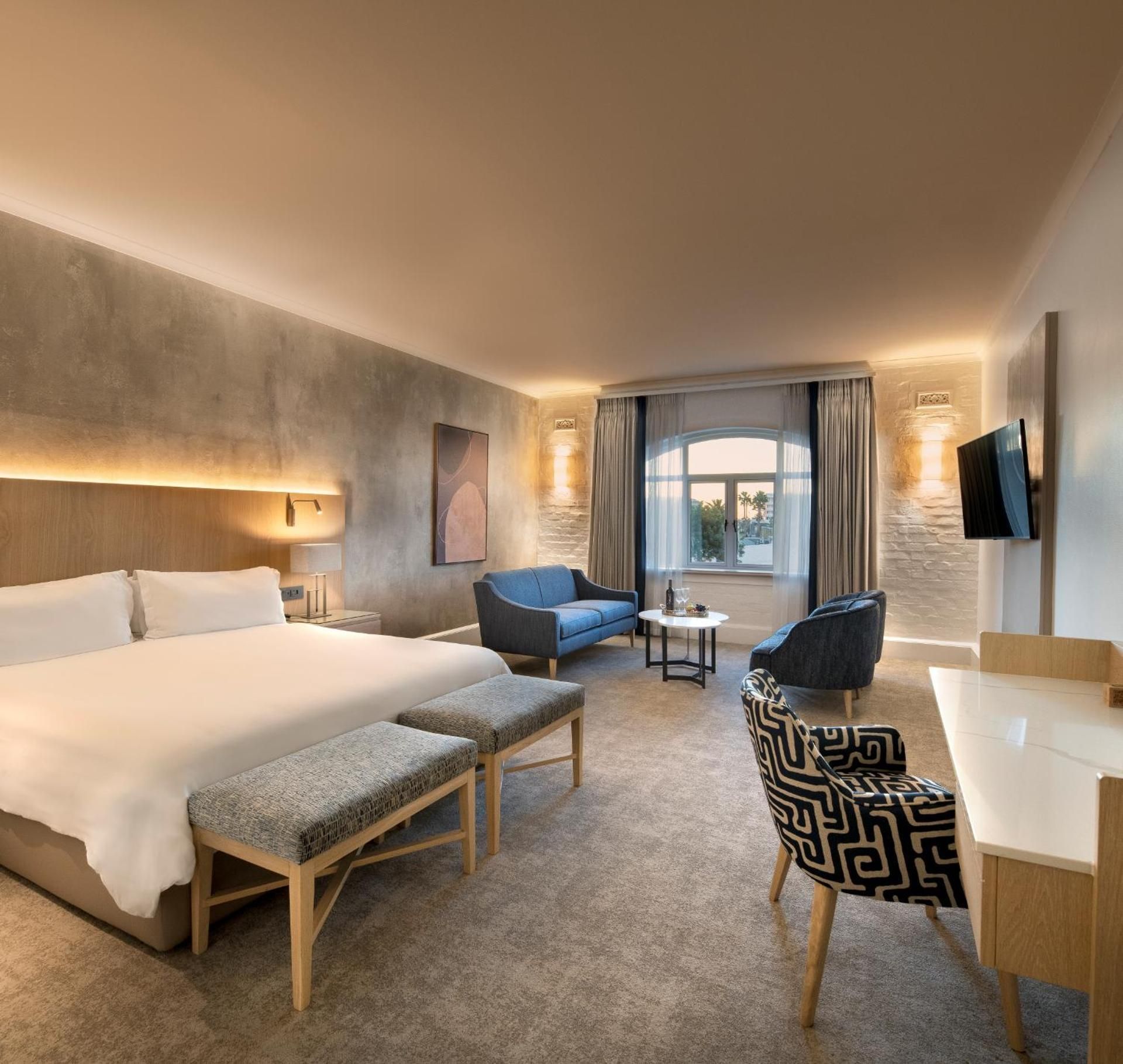 Guest room, 1 King, Piazza view