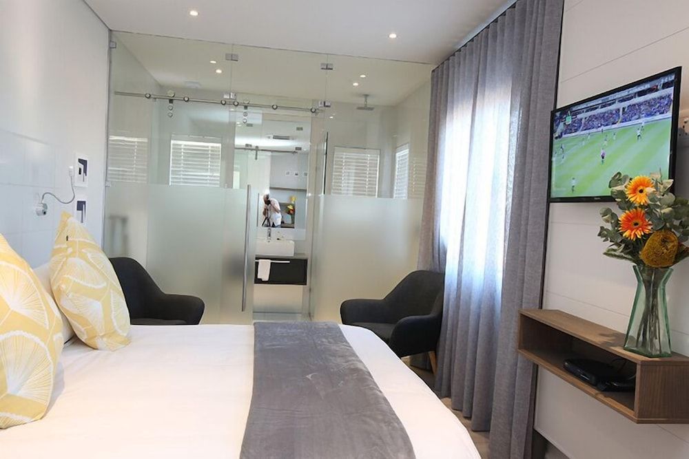 The Paralian Standard Room 3