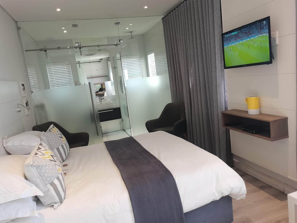 The Paralian Standard Room 8