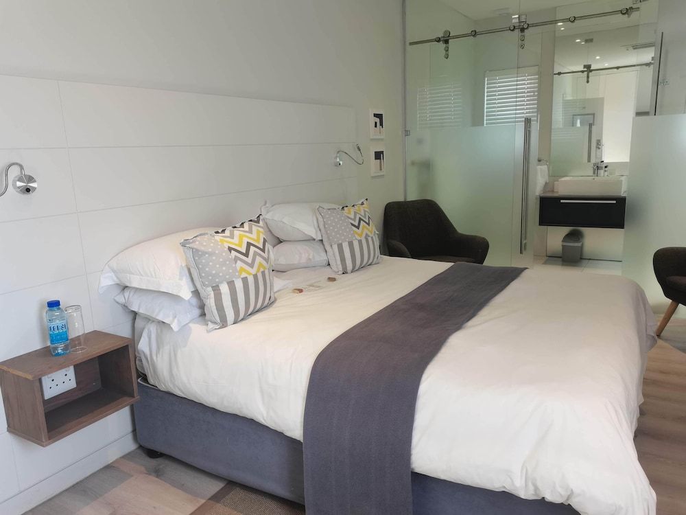 The Paralian Standard Room 7