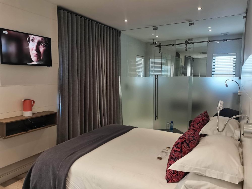 The Paralian Standard Room 6