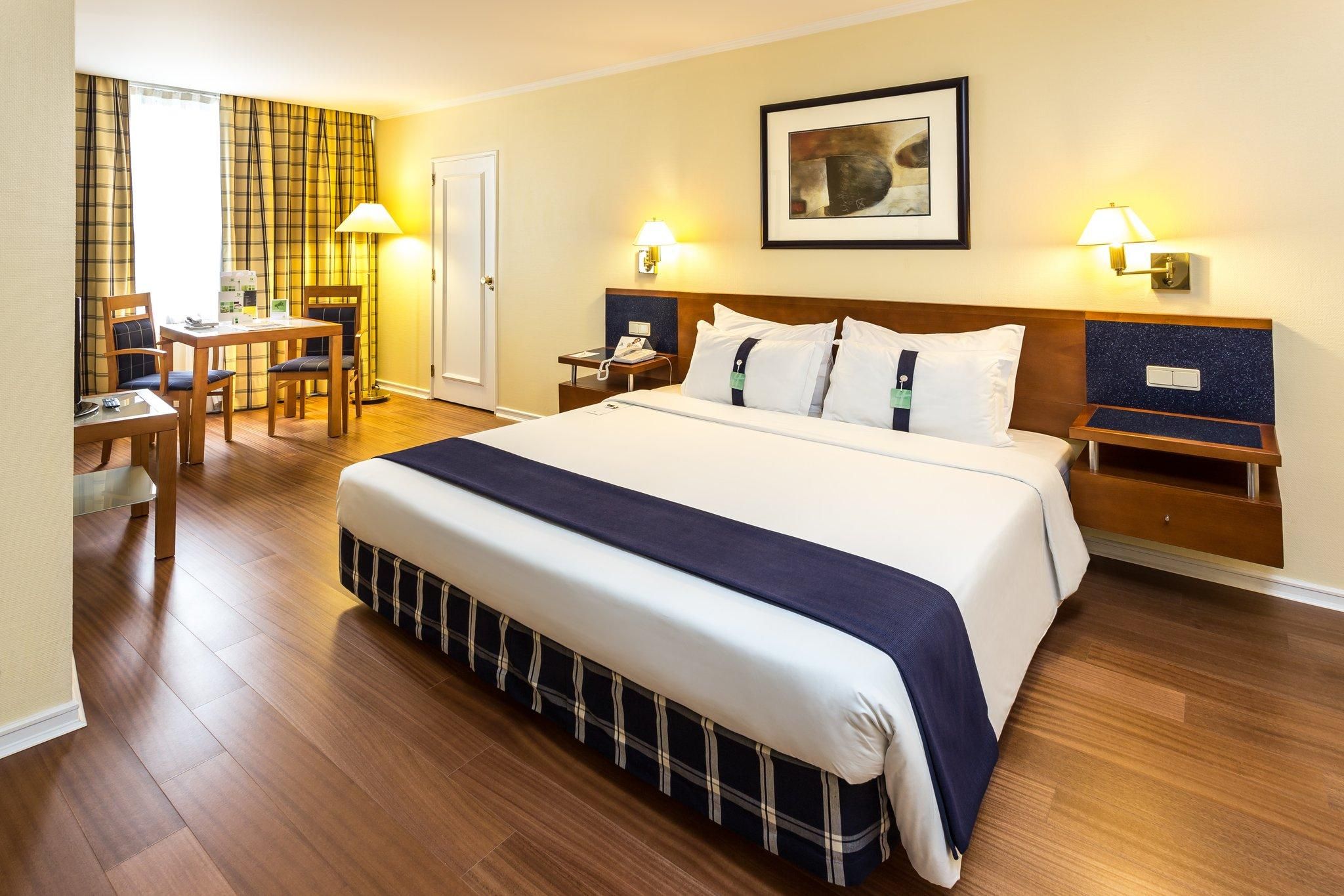 1 King Bed Suite
