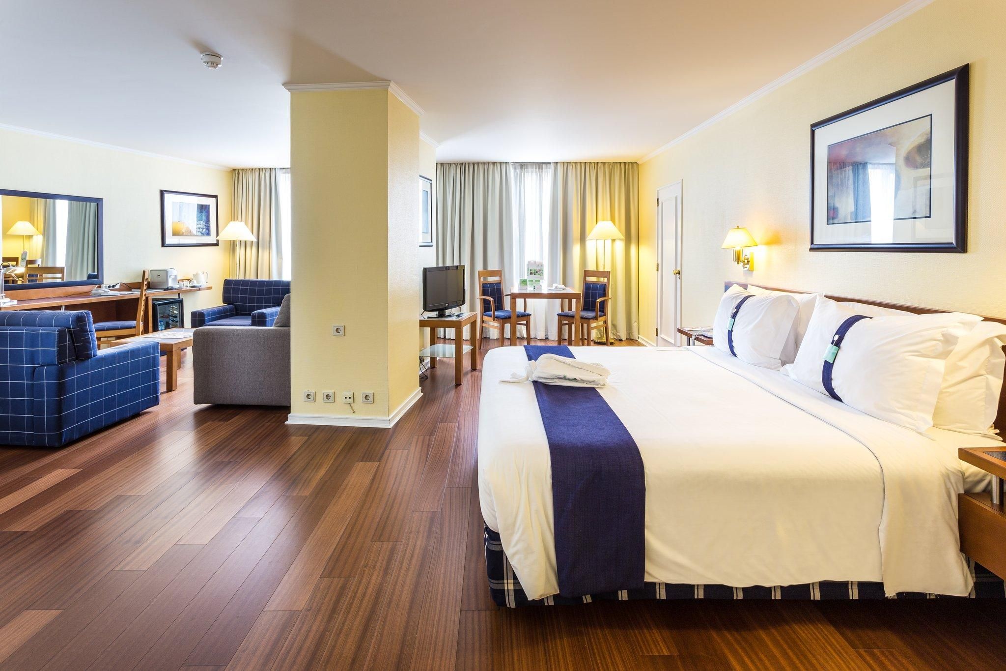 1 King Bed Suite