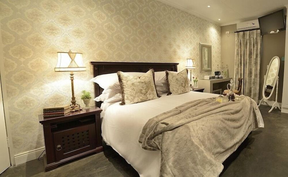Luxury Room, 1 Bedroom (Luxury Suite with shower)