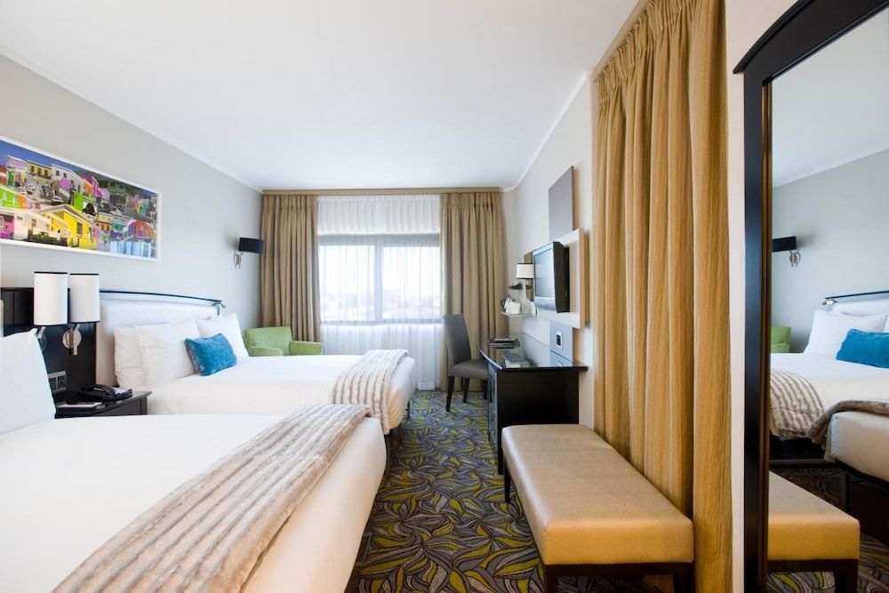 Southern Sun Cape Town Waterfront Double Room with Two Double Beds 3