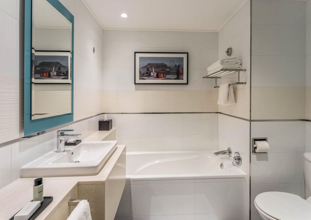 Southern Sun Cape Town Waterfront Double Room with Two Double Beds 4