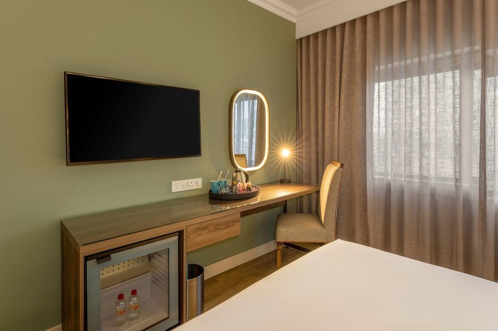 Southern Sun Cape Town Waterfront Double Room with Two Double Beds 5