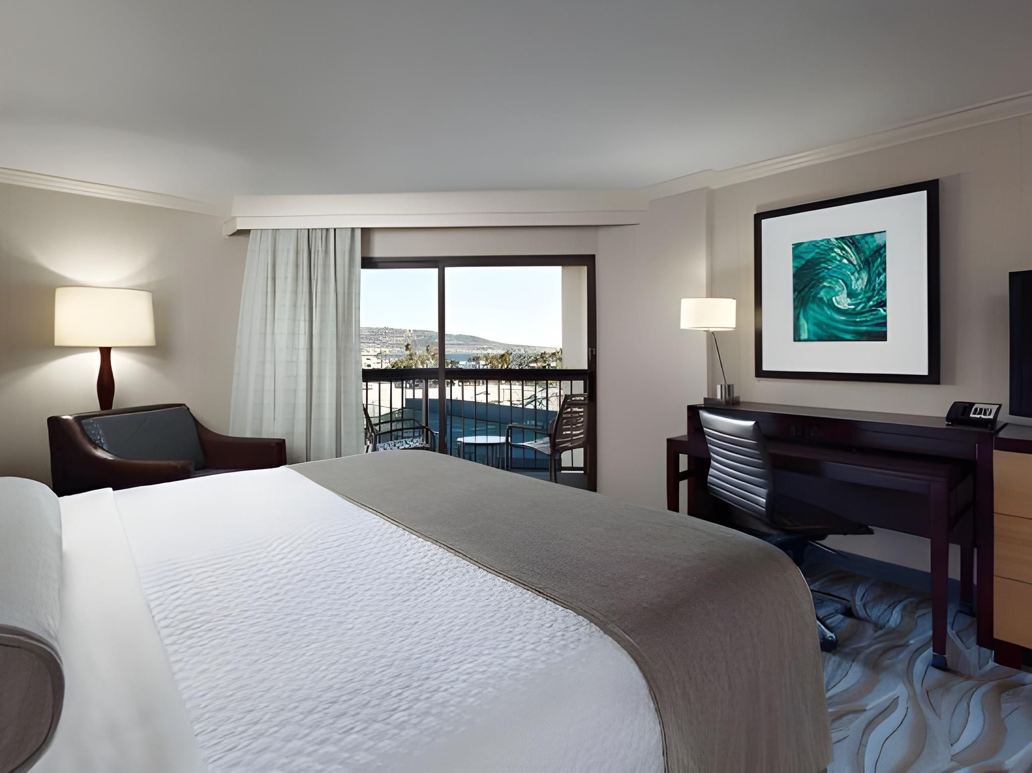 Sonesta Redondo Beach & Marina Deluxe King 2