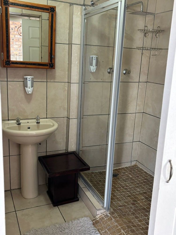 Angels Haven Guesthouse Room 6 2