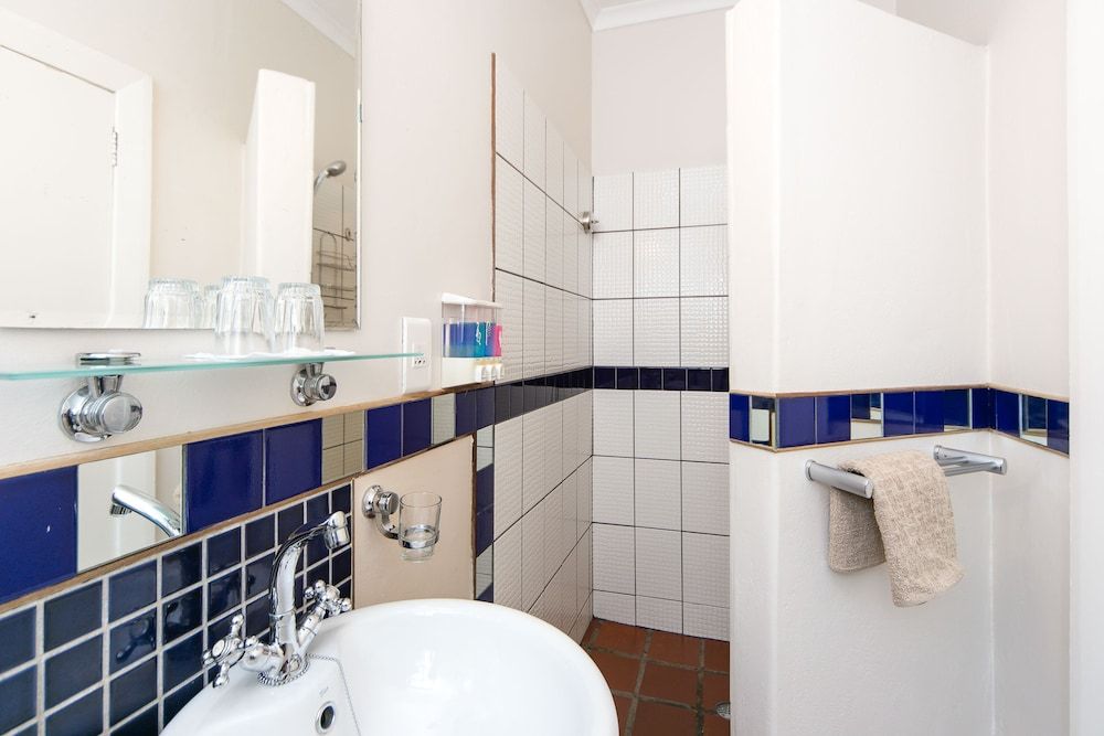 GUBAS DE HOEK meet eat sleep Comfort Room - Main House 4