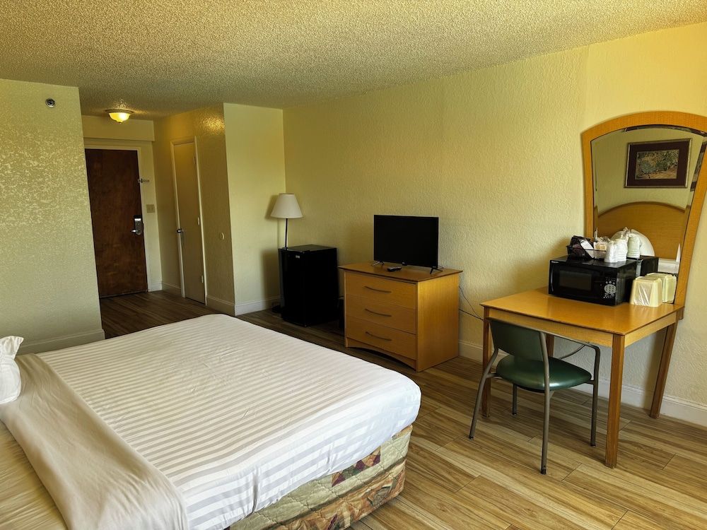 Monumental Movieland Hotel Orlando Standard Room, 1 King Bed 2