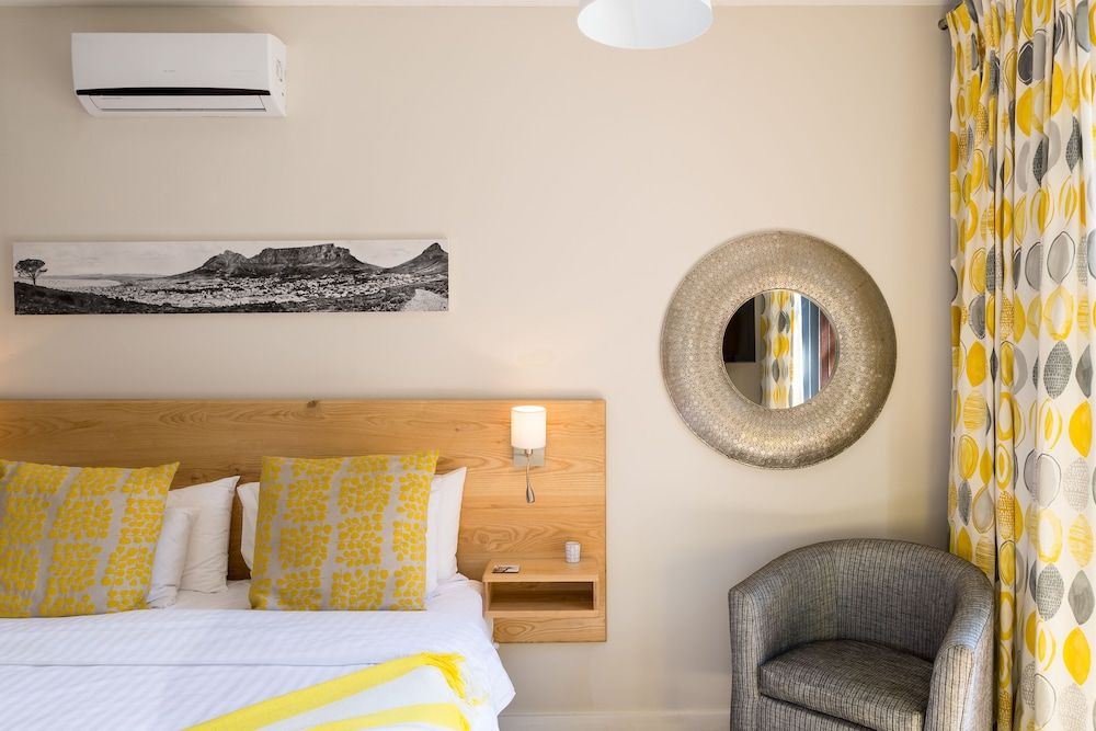 Derwent House Standard Double Room, Pool View 7