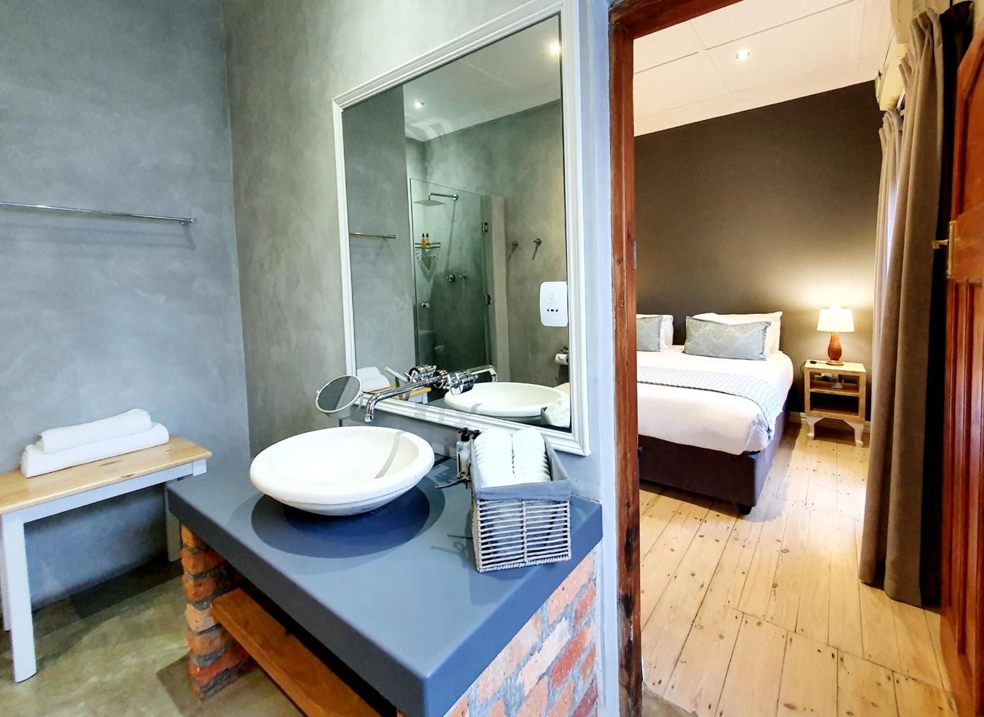 Two Fat Owls Guesthouse Luxury Double or Twin Room 3