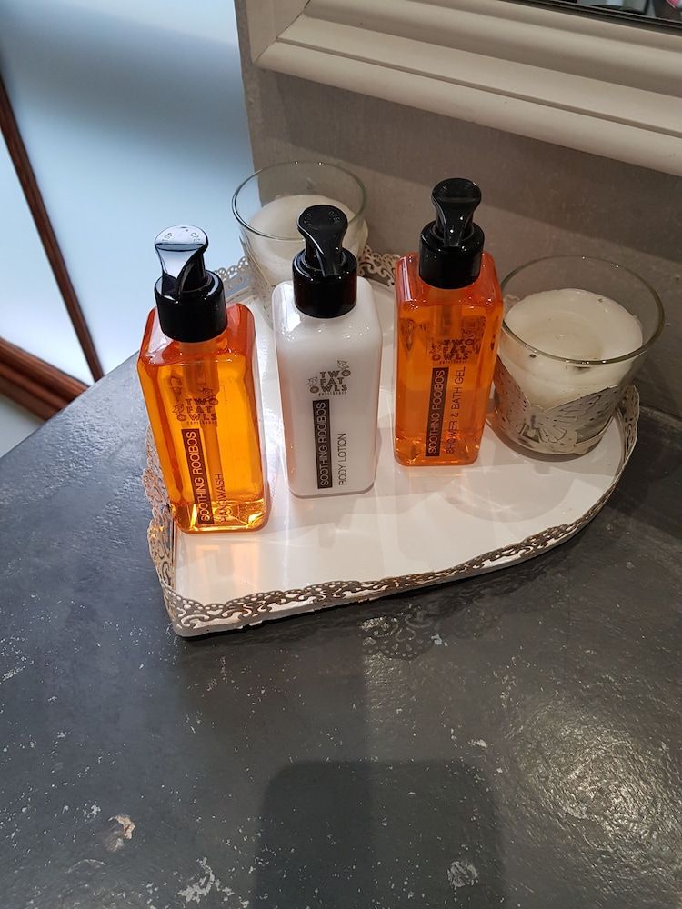 Two Fat Owls Guesthouse Double Room 4