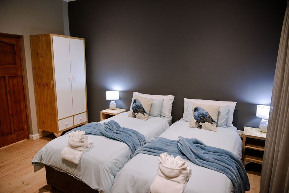 Two Fat Owls Guesthouse Double Room