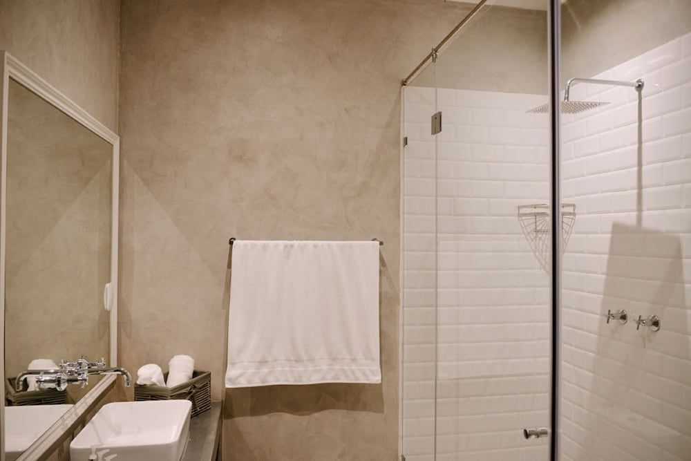 Two Fat Owls Guesthouse Double Room 7