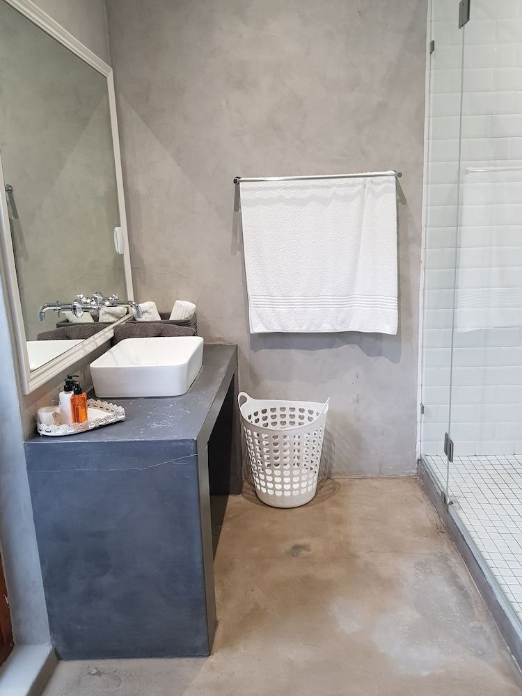 Two Fat Owls Guesthouse Double Room 5